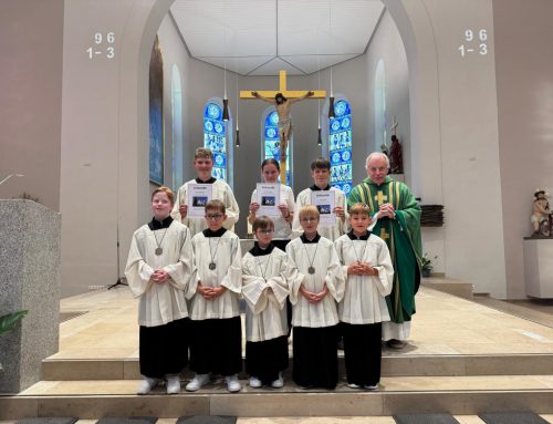 Aufnahme der neuen Ministrant*innen und Vorbeterinnen